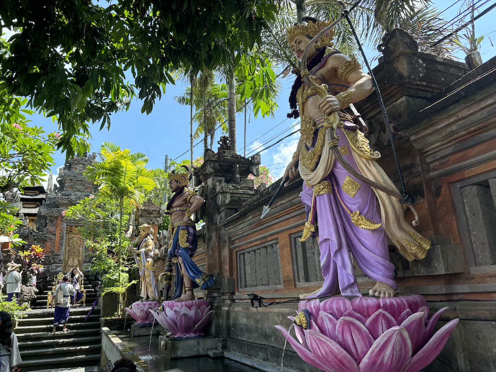 Water palace statues