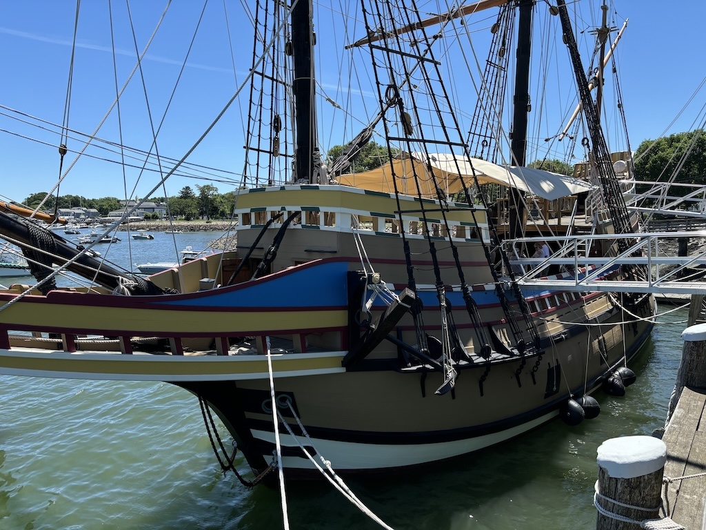 The Mayflower II port bow