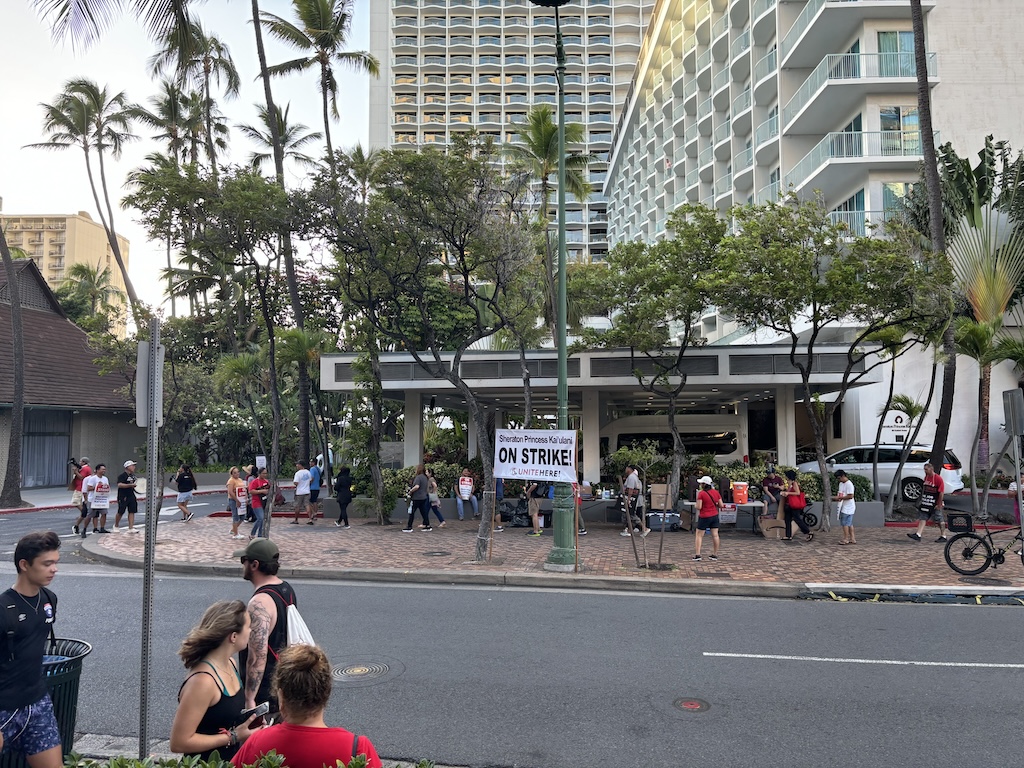 Hawaiian hotel staff on strike