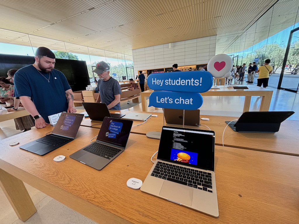 Apple Park store